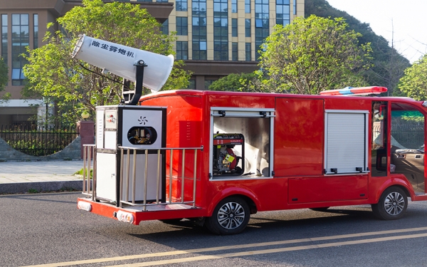 2座除塵車，道路降塵霧炮車